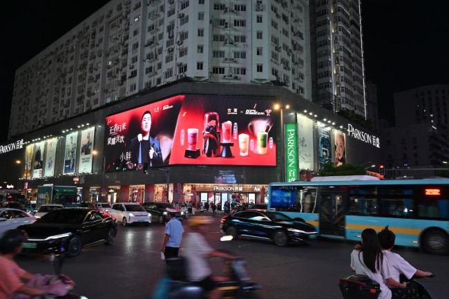 當(dāng)下銀發(fā)經(jīng)濟(jì)蓬勃發(fā)展，主要體現(xiàn)在哪些領(lǐng)域？而更時(shí)尚的情緒經(jīng)濟(jì)，正在悄然興起。你怎么看？