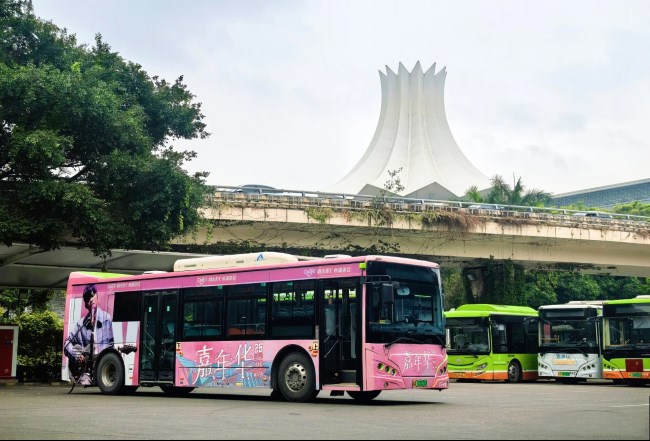 南寧公交車身外車貼廣告投放，南寧巴士車身噴繪廣告價格