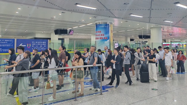 深圳福田高鐵站包柱燈箱廣告投放，福田站高鐵大屏廣告