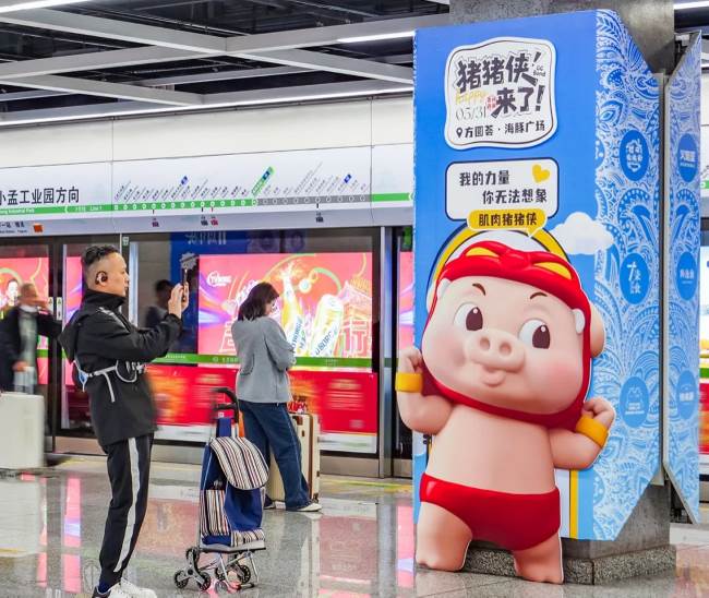 貴陽地鐵1號(hào)線貴陽北站地鐵站臺(tái)包柱廣告，貴陽地鐵廣告價(jià)格