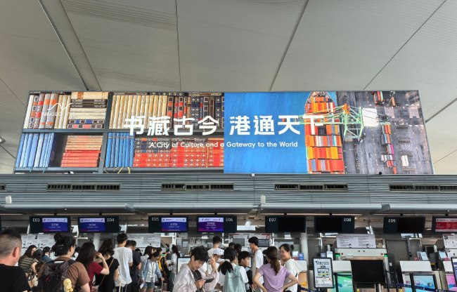 寧波機場出發(fā)大廳值機島上方大牌廣告投放，寧波櫟社機場廣告
