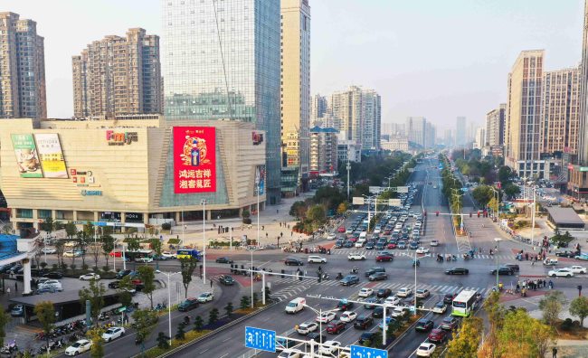 長沙王府井百貨LED廣告投放，長沙商場外墻大屏廣告價格