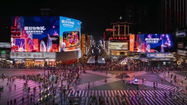 長(zhǎng)沙黃興廣場(chǎng)步行街雙屏廣告投放，長(zhǎng)沙國(guó)金互動(dòng)LED大屏廣告
