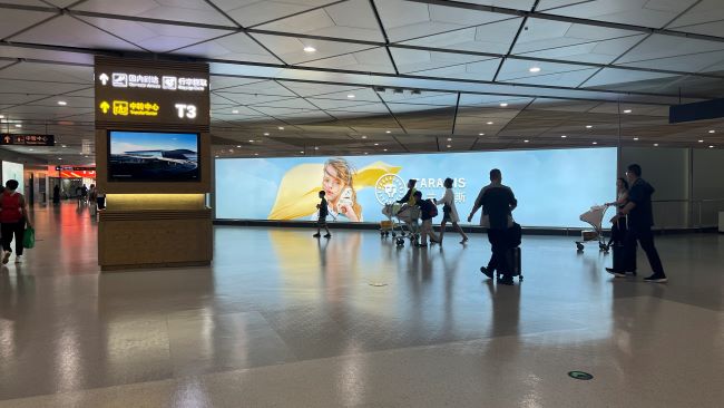 西安機(jī)場到達(dá)通廊正迎面落地?zé)粝鋸V告投放，西安咸陽機(jī)場廣告
