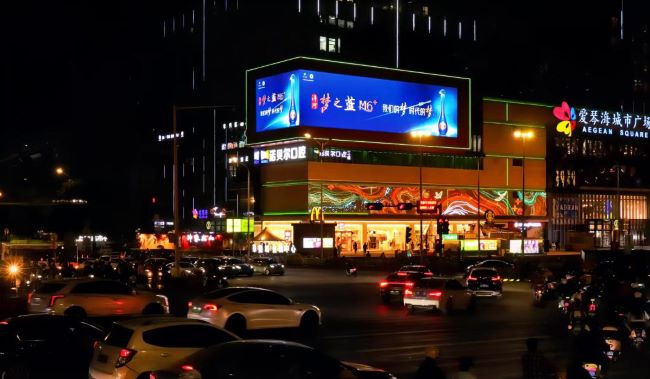 南寧華豐城大屏LED廣告投放，南寧裸眼3D大屏廣告