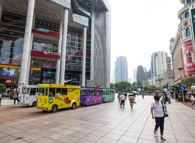 上海觀光巴士外車貼巴士廣告投放，上海鐺鐺車小火車廣告價(jià)格