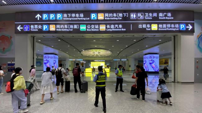 惠州北站出站廣場(chǎng)包柱LED廣告投放，惠州北高鐵站大屏廣告價(jià)格