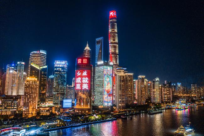 戶外廣告：經(jīng)濟(jì)運(yùn)行的鏡像與推手