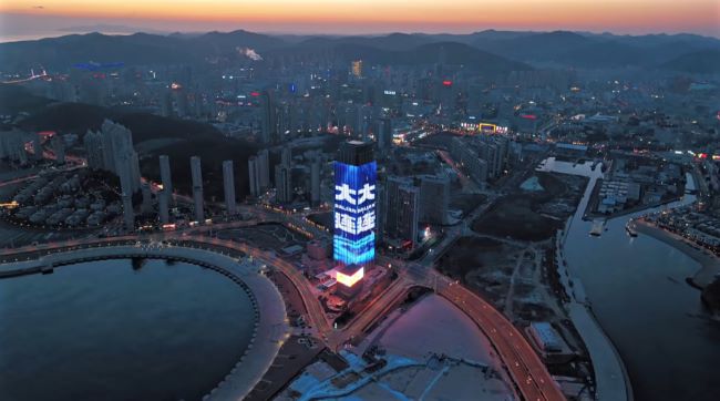 大連南海中心A座地標(biāo)燈光秀廣告投放，大連樓體LED大屏廣告