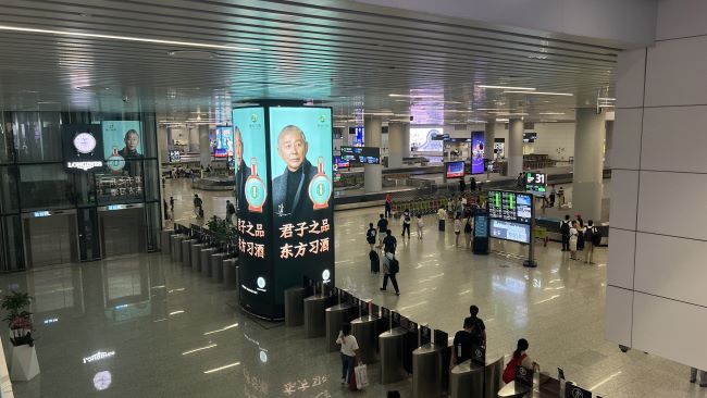 廣州白云機(jī)場(chǎng)行李大廳中央包柱投放，廣州機(jī)場(chǎng)大屏廣告價(jià)格