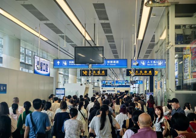 深圳福田口岸大屏廣告投放，深圳站福田口岸LED廣告價(jià)格