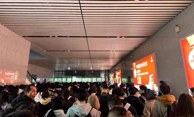 三明北站廣告出站通道兩側(cè)墻面燈箱投放，沙縣高鐵站廣告價(jià)格