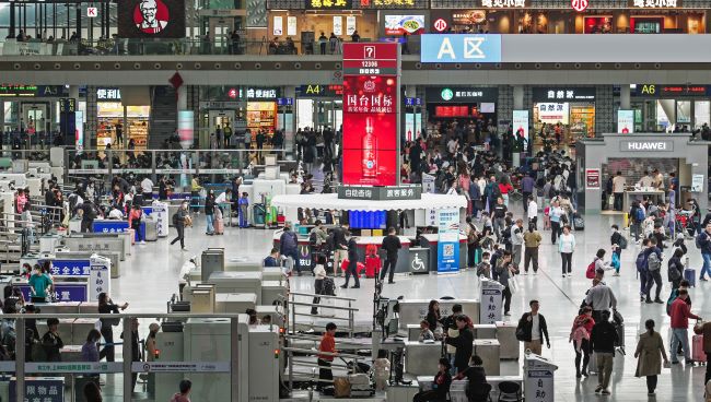 廣州南站問詢臺三面立柱LED廣告投放，廣州南高鐵站大屏廣告