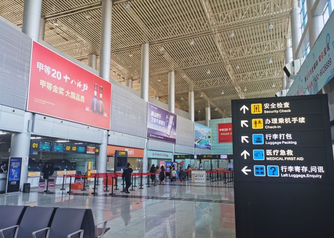 唐山機(jī)場(chǎng)出發(fā)值機(jī)柜臺(tái)上方大牌廣告投放，三女河機(jī)場(chǎng)大屏廣告