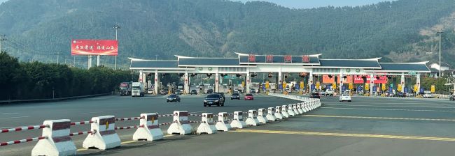 福州至泉州高速大牌廣告投放，福建福州戶外高桿立柱廣告價格