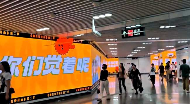 杭州地鐵濱康路站通道墻面LED廣告投放，杭州地鐵大屏廣告價(jià)格