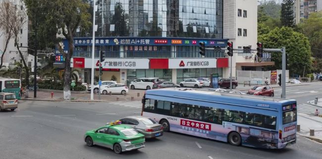 珠海公交外車身巴士車貼廣告投放，珠海公交車身廣告線路價格