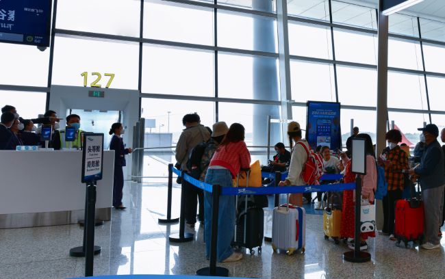 成都天府機場候機區(qū)登機口LED廣告投放，成都機場大屏廣告