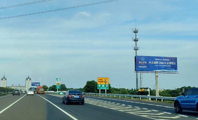 常州高速立柱大牌廣告投放，常州戶(hù)外高桿大牌廣告價(jià)格