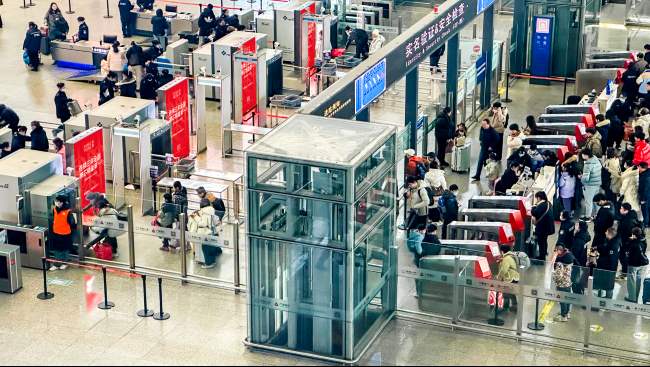 上海虹橋高鐵站進(jìn)站安檢口LED廣告投放，上海高鐵站廣告價(jià)格