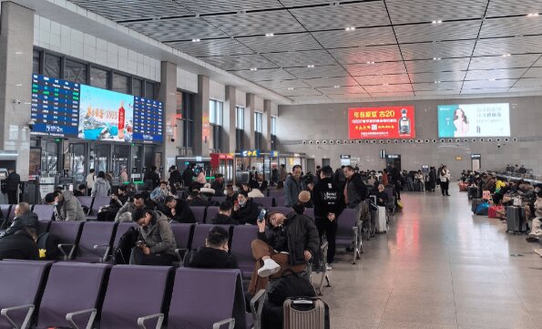 嘉興南高鐵站廣告價格收費多少錢？嘉興南站春運熱門候車廣告牌