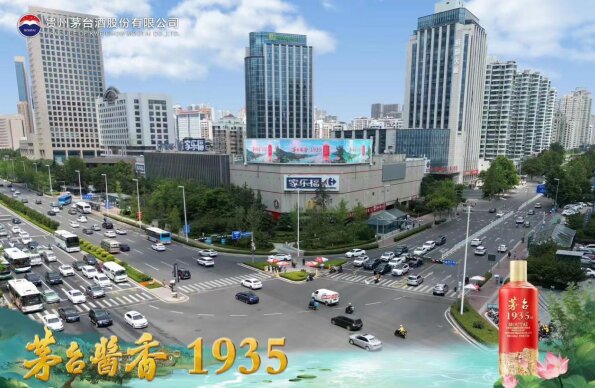 青島LED大屏廣告價格多少錢？青島戶外LED大屏廣告位置優(yōu)勢實景照片