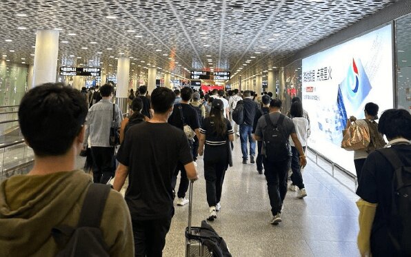 深圳機場春運廣告位價格多少錢？深圳寶安機場到達廣告牌假期返程