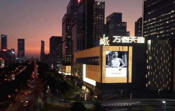 深圳南山萬(wàn)象天地LED大屏廣告價(jià)格多少錢？深圳萬(wàn)象天地深南大道