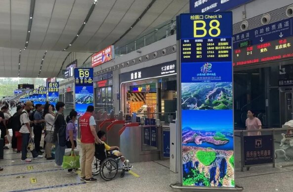 深圳北站LED廣告價格，深圳北高鐵站候車大廳廣告全覆蓋廣告案例