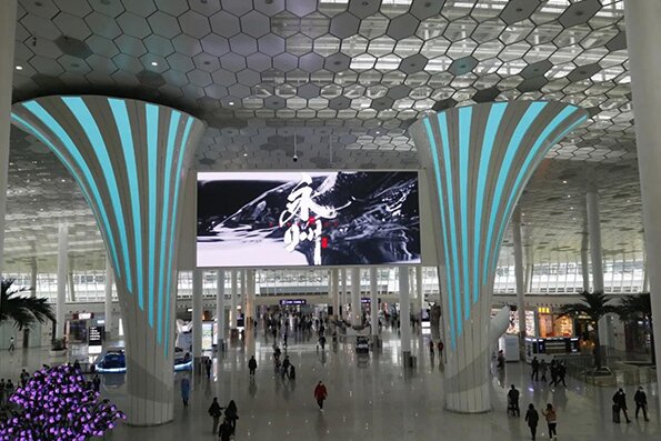 深圳機(jī)場LED大屏廣告價格多少錢？政府文旅深圳寶安機(jī)場廣告案例