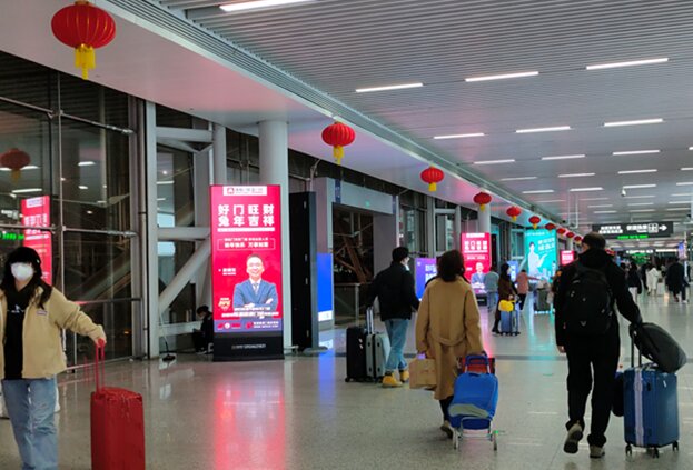 深圳北站出站通道LED廣告案例分享——恒溫門窗發(fā)明者福臨門世家