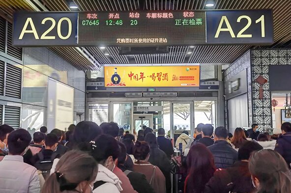 廣州南站出發(fā)檢票口26塊LED廣告價格多少錢？26個檢票口全覆蓋