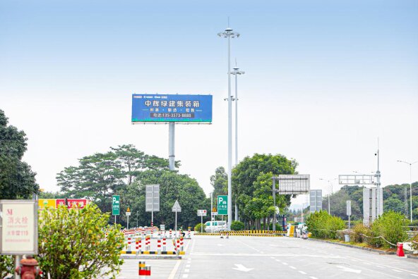 東莞高速立柱大牌廣告價(jià)格多少錢(qián)？?；⒏咚贃|莞虎門(mén)廣告牌位置